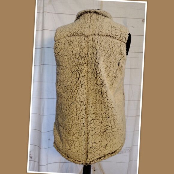 Love Tree Faux Fur (Sherpa) Vest  Sleeveless Jacket  Women’s  L - Picture 2 of 4
